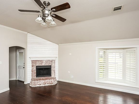 4th image of 10921 Emerald Park Ln