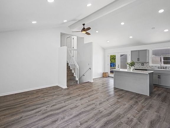 3rd image of 2948 Argonne Dr