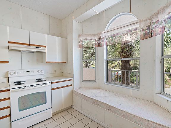 2nd image of 18081 SE Country Club Dr APT 370