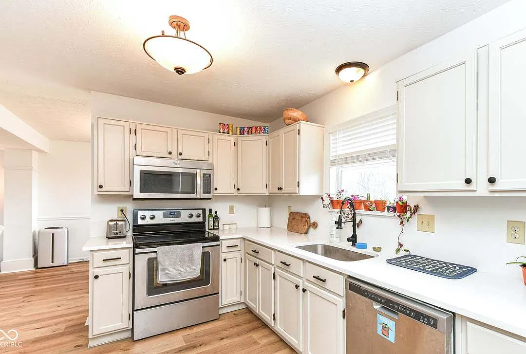 4 bed, 1912 sqft, $2,400 — Photo 1