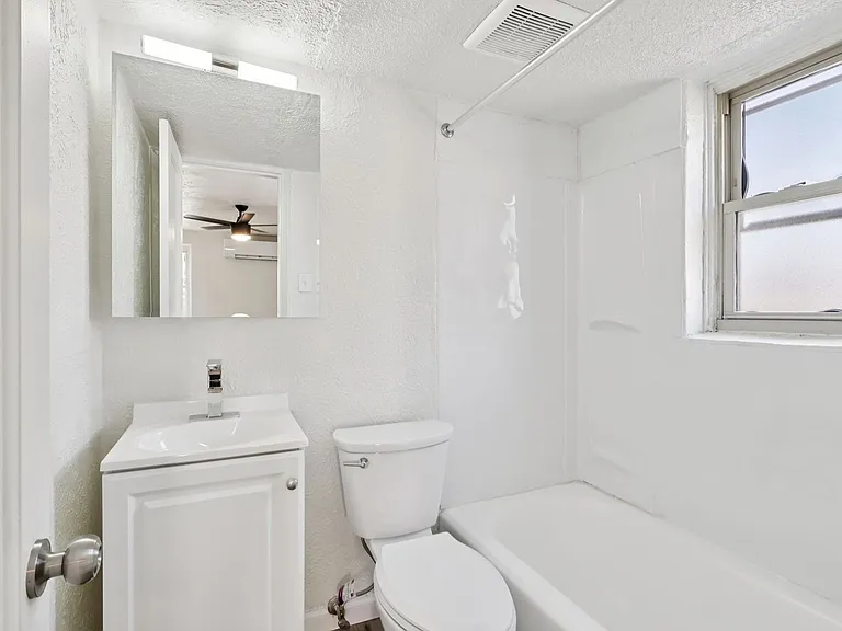 Charming 1, 2, and 3-Bedroom Townhomes in a Quiet Pittsburgh Neighborhood — Photo 18
