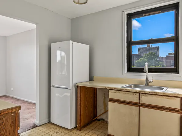 140-15 Holly Avenue image 13 of 14