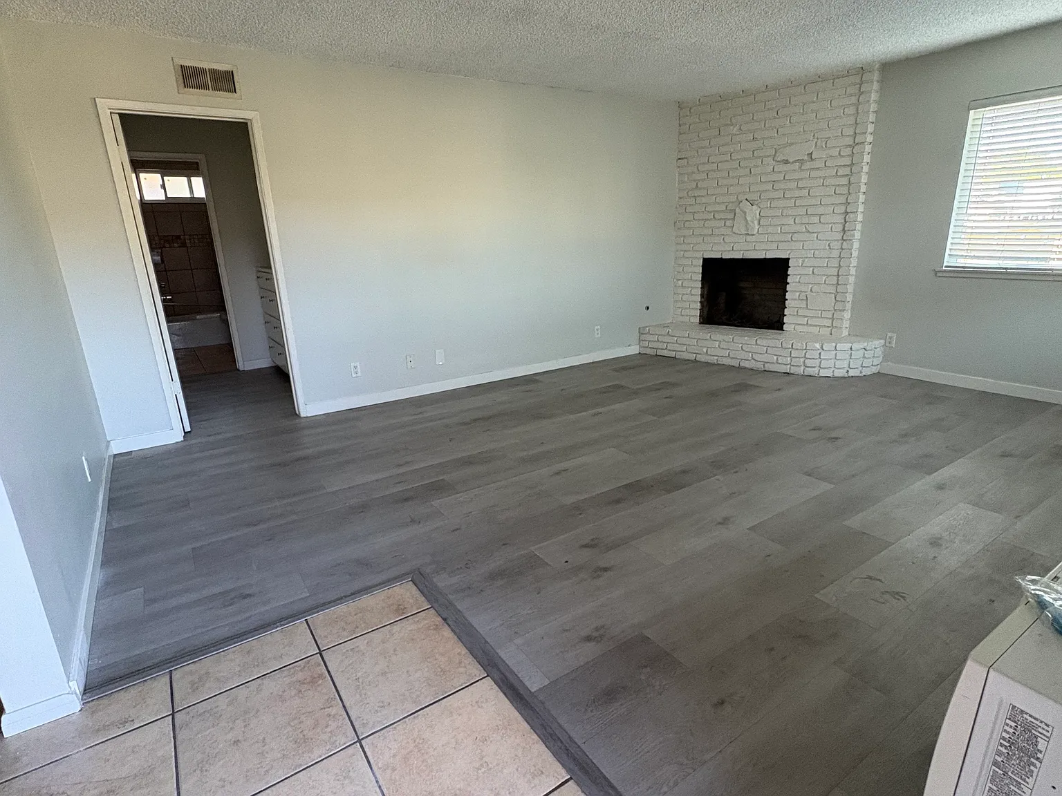 2 bed, 800 sqft, $2,350 — Photo 3