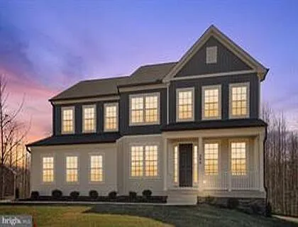 6 bed, 3.5 bath, 4933 sqft, $4,800 — Photo 1
