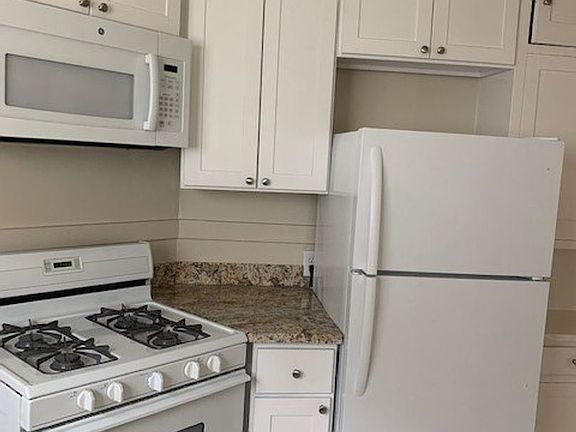 5th image of 3101 Broadway #3101
