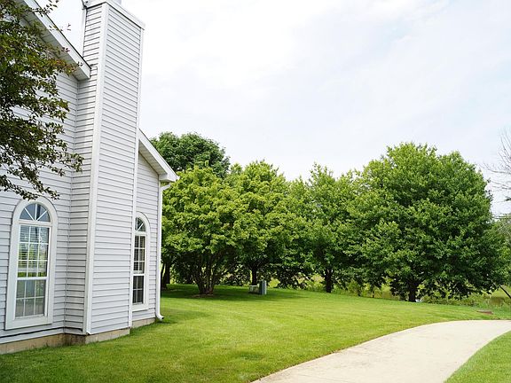 3rd image of 617 Woodhaven Dr