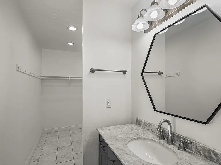 4804 Biona Dr — Photo 27