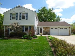 2940 Hill Dr, Troy, MI 48085