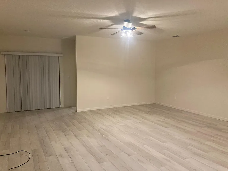 560 Sorrento Dr — Photo 7