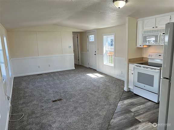 4th image of 507 131st Street E #Z