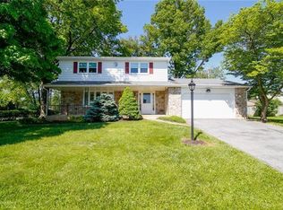 2201 Wisteria Rd, Macungie, PA 18062