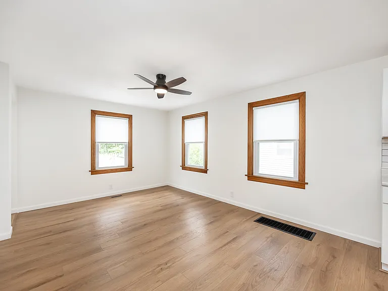 2702 E Main St — Photo 7