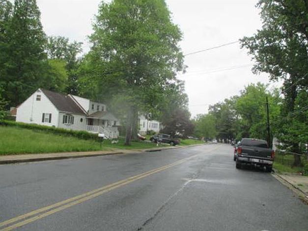2nd image of 6703 Woodland Rd