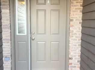 829 Millcreek Cir, Elgin, IL 60123