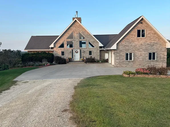 26384 320th St, Bellevue, IA 52031