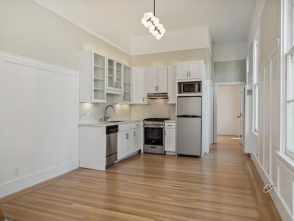3rd image of 138B Beulah St #B