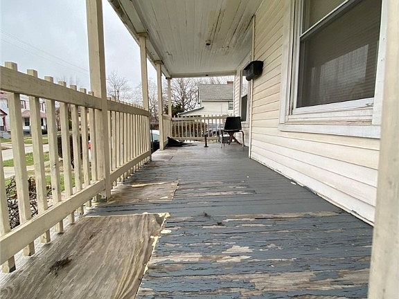 3rd image of 915 E 147th St