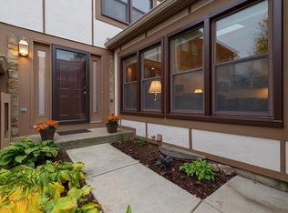 1026 Oakview Dr, Wheaton, IL 60187