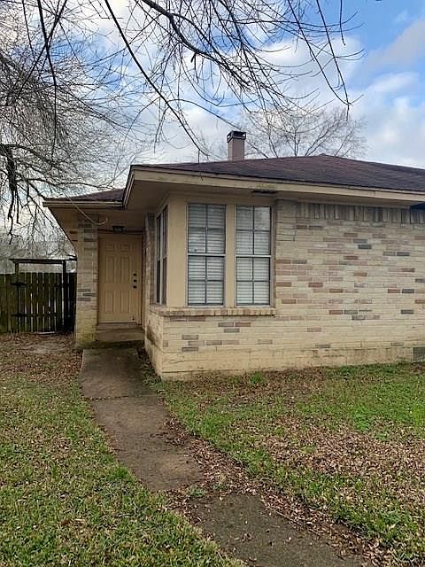 2nd image of 3103 Tree House Cir