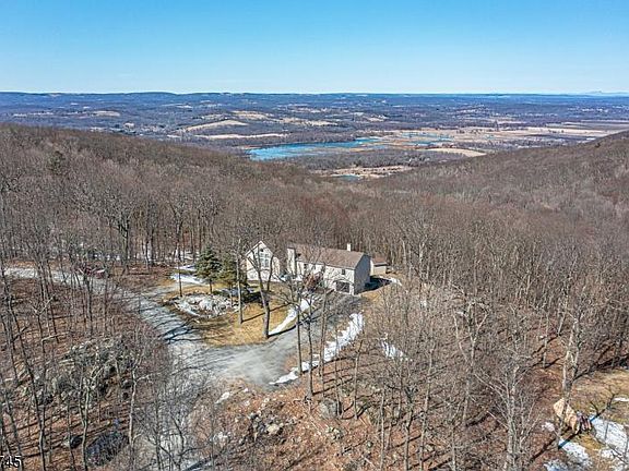 4th image of 74 Lakeside Dr NW