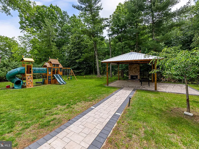 1960 Cardinal Lake Dr — Photo 25