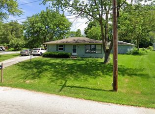 1452 Surrey Rd, Batavia, IL 60510