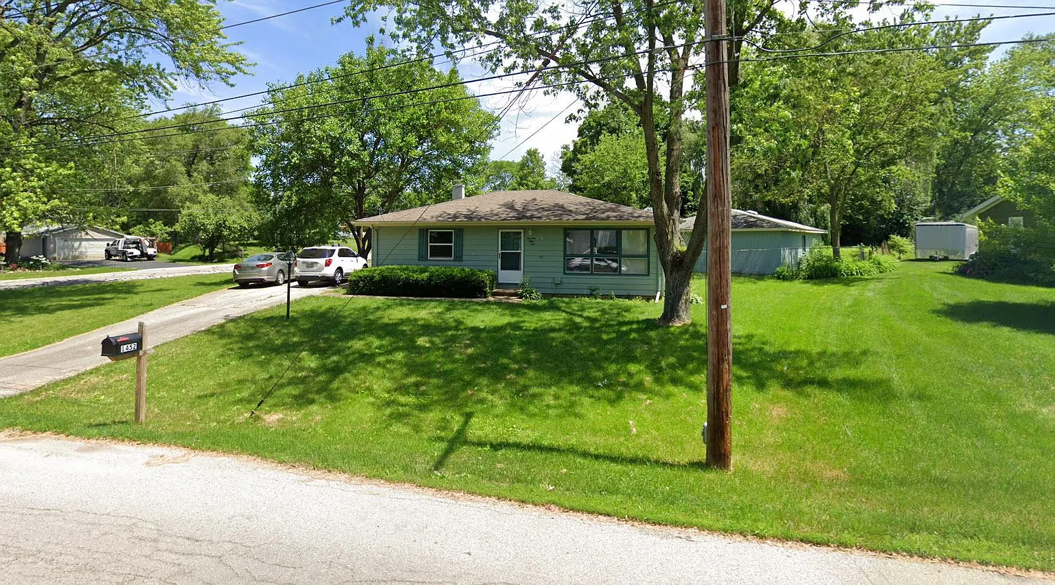 1452 Surrey Rd photo 1