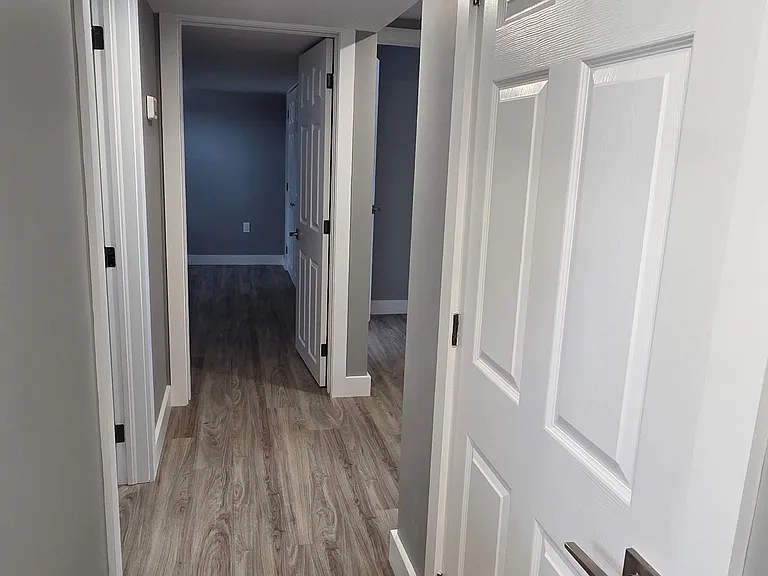 398 Kingsway St E #2 — Photo 10