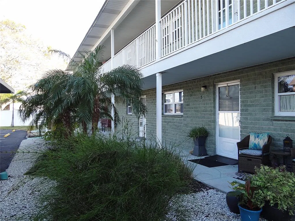 1 bed, 1.0 bath, 765 sqft, $1,300 — Photo 1