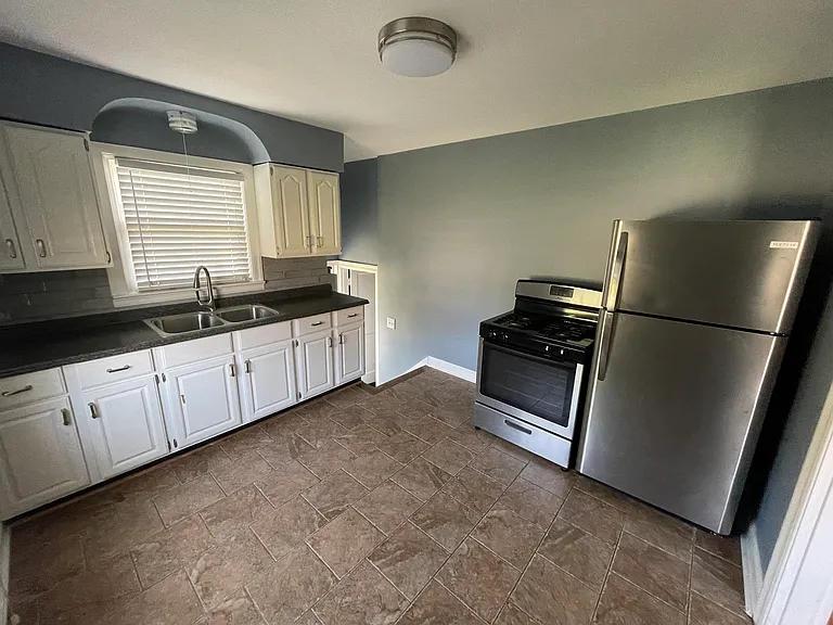 1252 Bourbon Ave — Photo 14