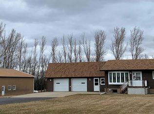 854 41st St NW, Jamestown, ND 58401