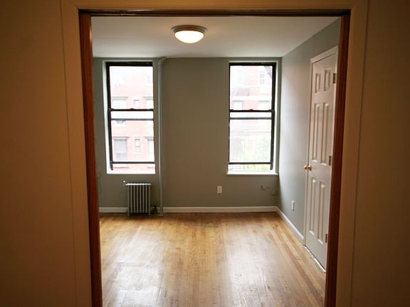 5th image of 512 E 5th St APT 8