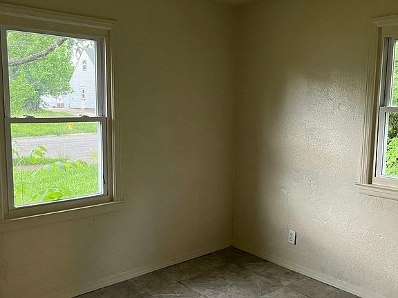 3rd image of 4068 Prescott Ave
