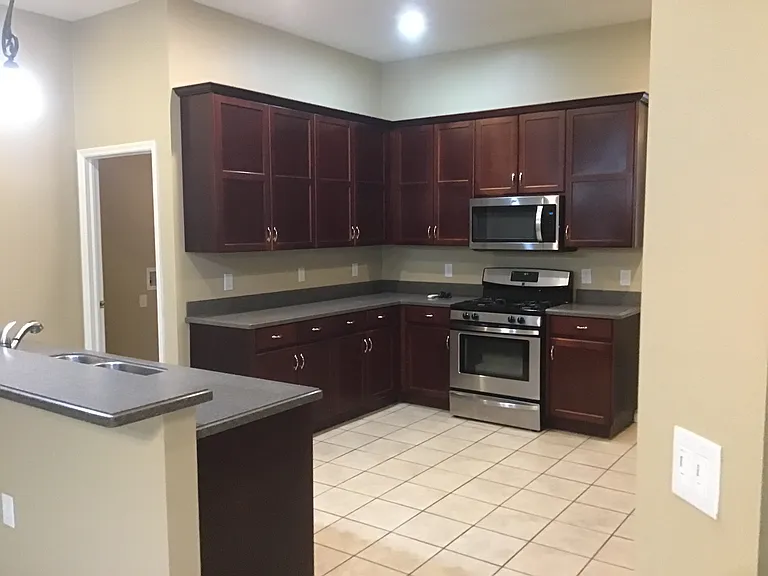 16150 Bridgepark Dr — Photo 2