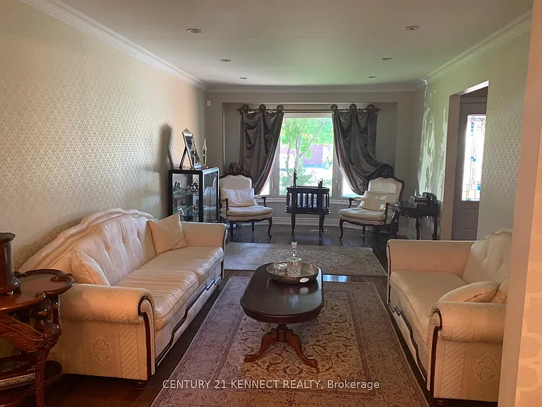 600 York Hill Blvd — Photo 4