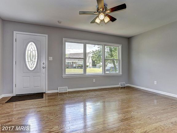 3rd image of 1219 Leonard Dr