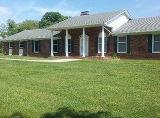 1069 Long Hill Rd, Pilot Mountain, NC 27041