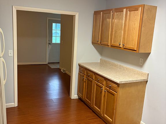 4th image of 351 E Spruce St #357