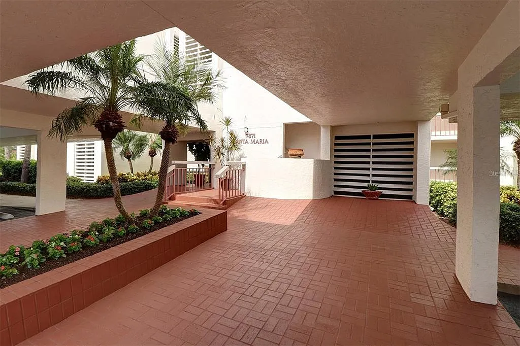 Building Photo - 7871 Sailboat Key Blvd S #305