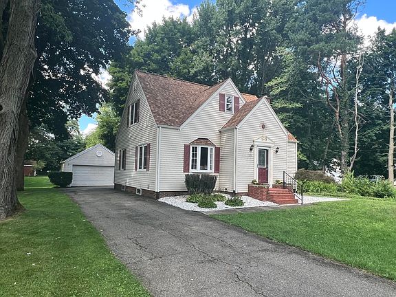 3rd image of 310 W Hamilton Ln