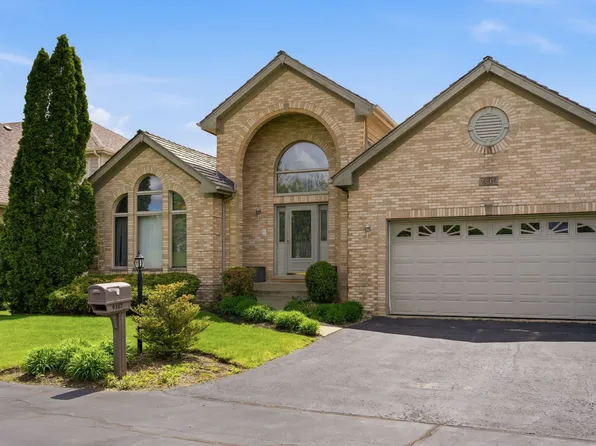 9307 Loch Glen Ct, Crystal Lake, IL 60014