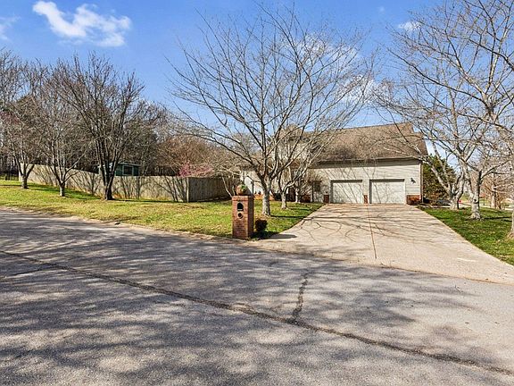 4th image of 1230 Willow Brook Dr
