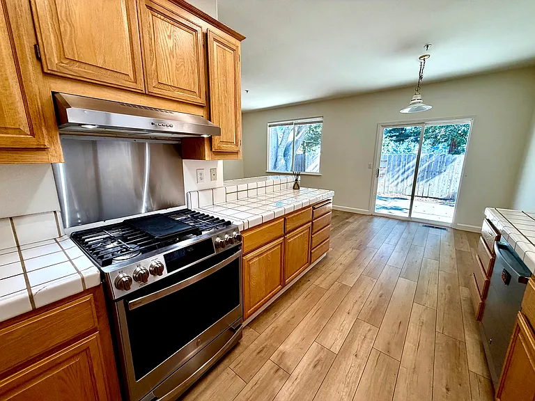 2117 Devonshire Dr — Photo 7