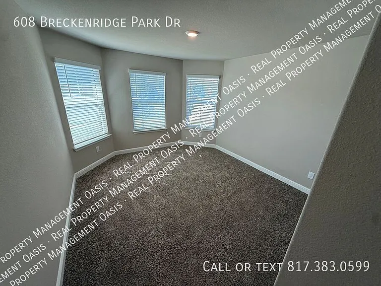 608 Breckenridge Park Dr — Photo 2