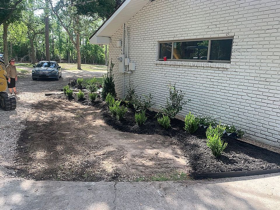 2nd image of 716 Redwood Dr