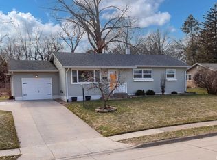 2707 E Hayes St, Davenport, IA 52803