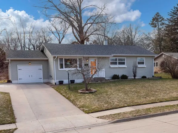 2707 E Hayes St, Davenport, IA 52803