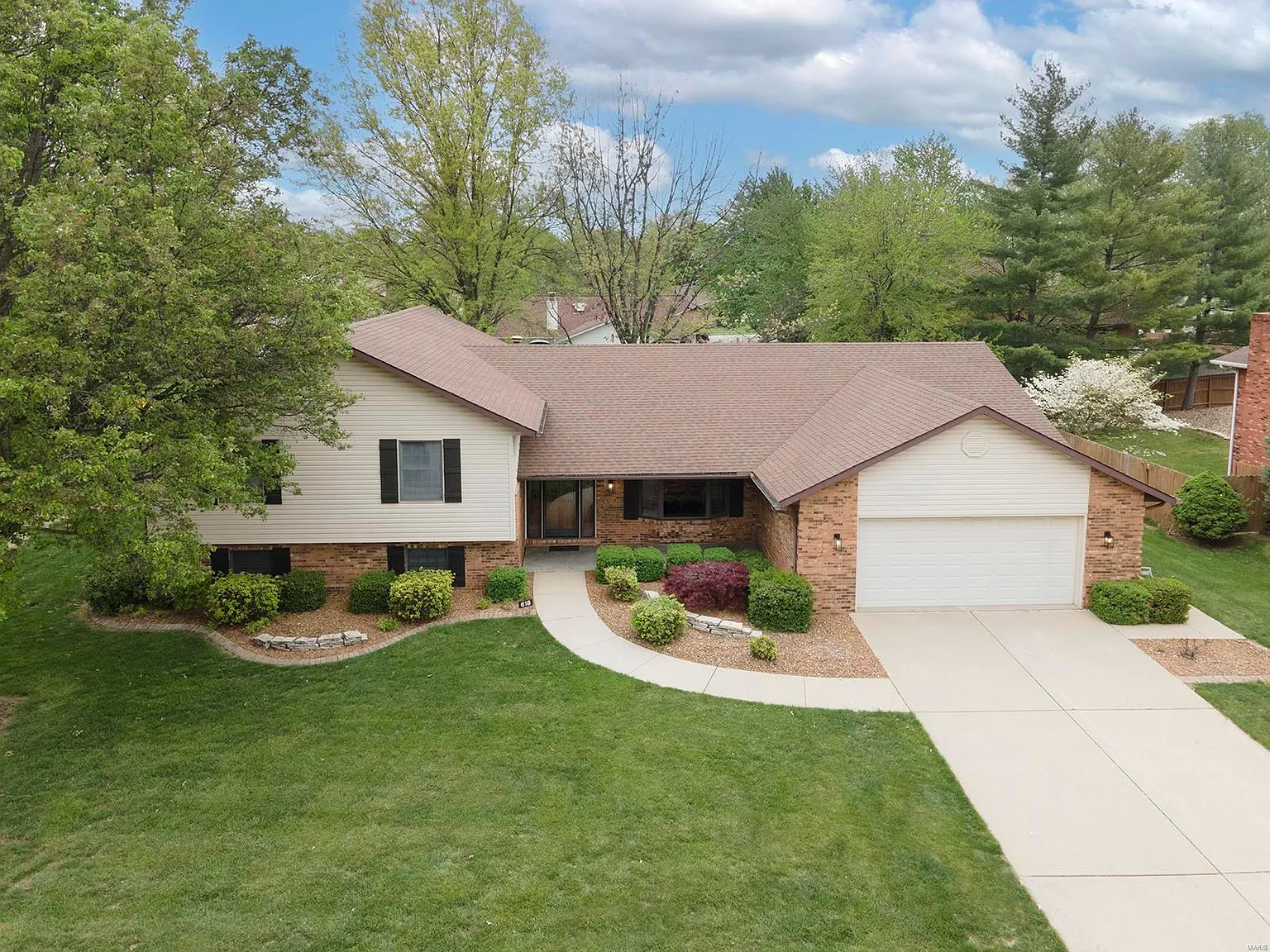 618 Saint Nicholas Dr photo 1