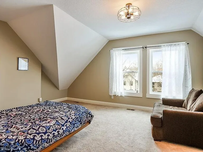 890 Goodrich Ave — Photo 21