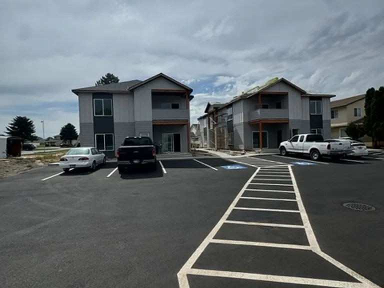 321 & 329 Pheasant Rd W — Photo 2